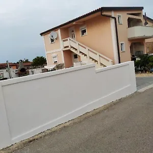 apartmani-darija-vir.hotelinzadar.com/