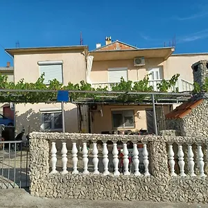 apartments-jamice.primorje-gorskikotar.com/