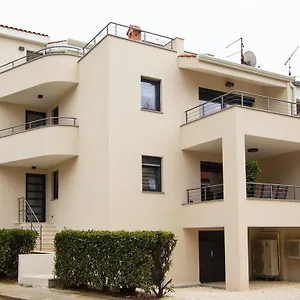 apartments-adria-porec.in-istria.net/